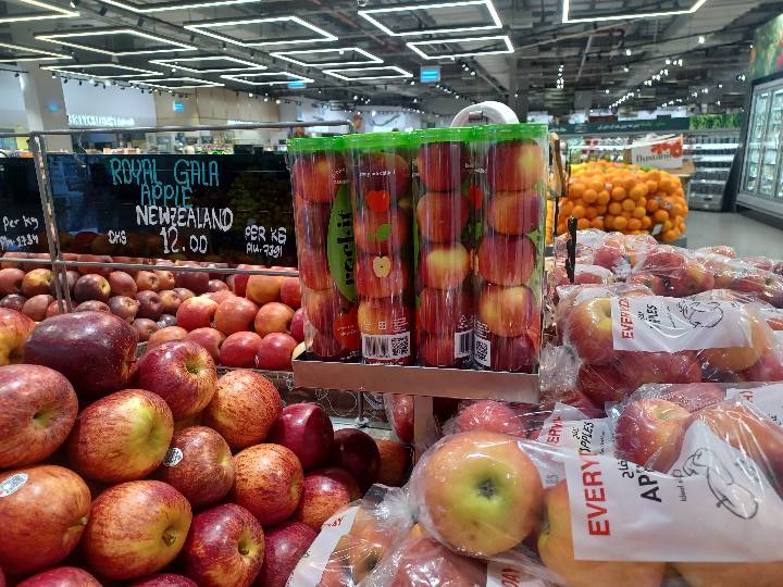 Review - Middle East Apple & Retail